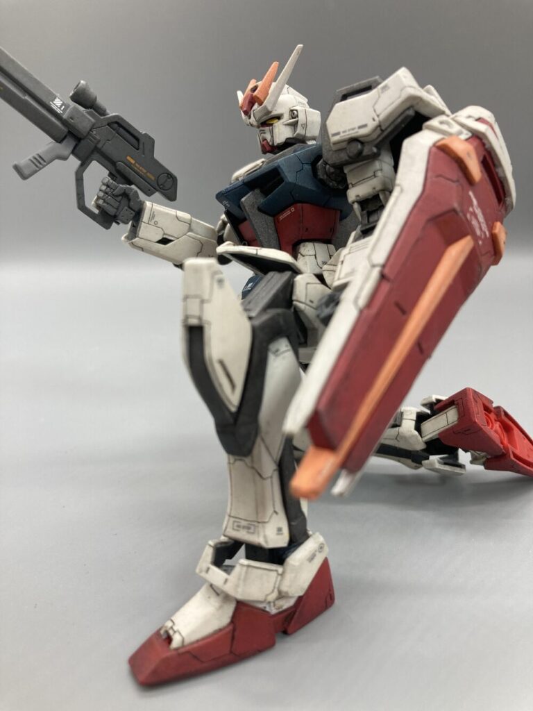 膝立ちするエールストライクガンダム