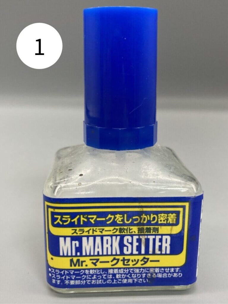 デカール用接着剤を使います