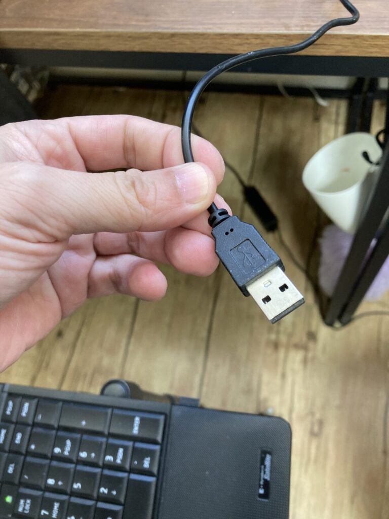 給電はUSB